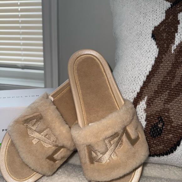 APL Shearling Slides - Picture 10 of 10